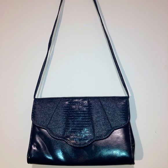 Vintage Clamshell cross body or shoulder bag/clutch. - Picture 1 of 7